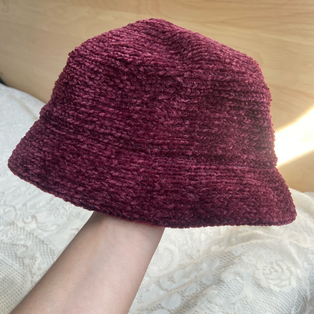 Velvet knit lil hat 🥀